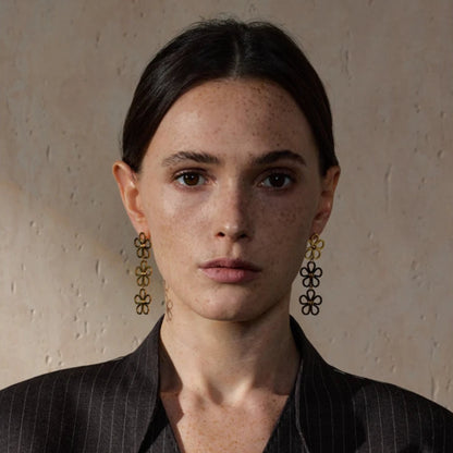 boucle d'oreille fleur en acier pour une femme elgante