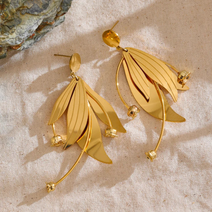 boucles d oreilles fleurs dorées à l’esprit bohème chic