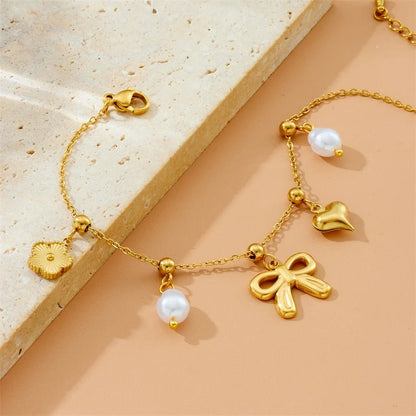 bracelet-à-breloques-elegance-florale-douceur-au-poigne