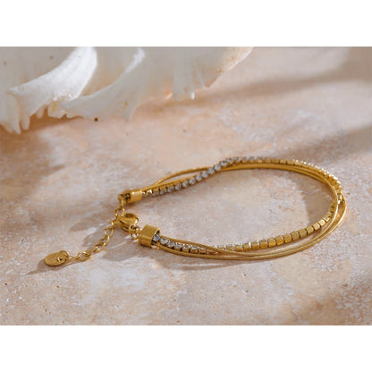 bracelet-acier-inoxydable-eclat-et-élégance-en-zircone-cubique-doré