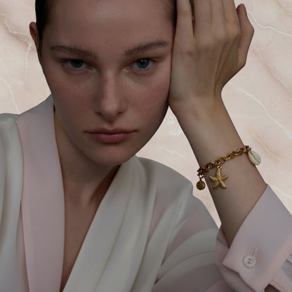 bracelet-charms-évasion-océane-au-poignet