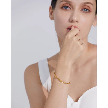 bracelet-doré-élégance-minérale-audacieuse-or-femme