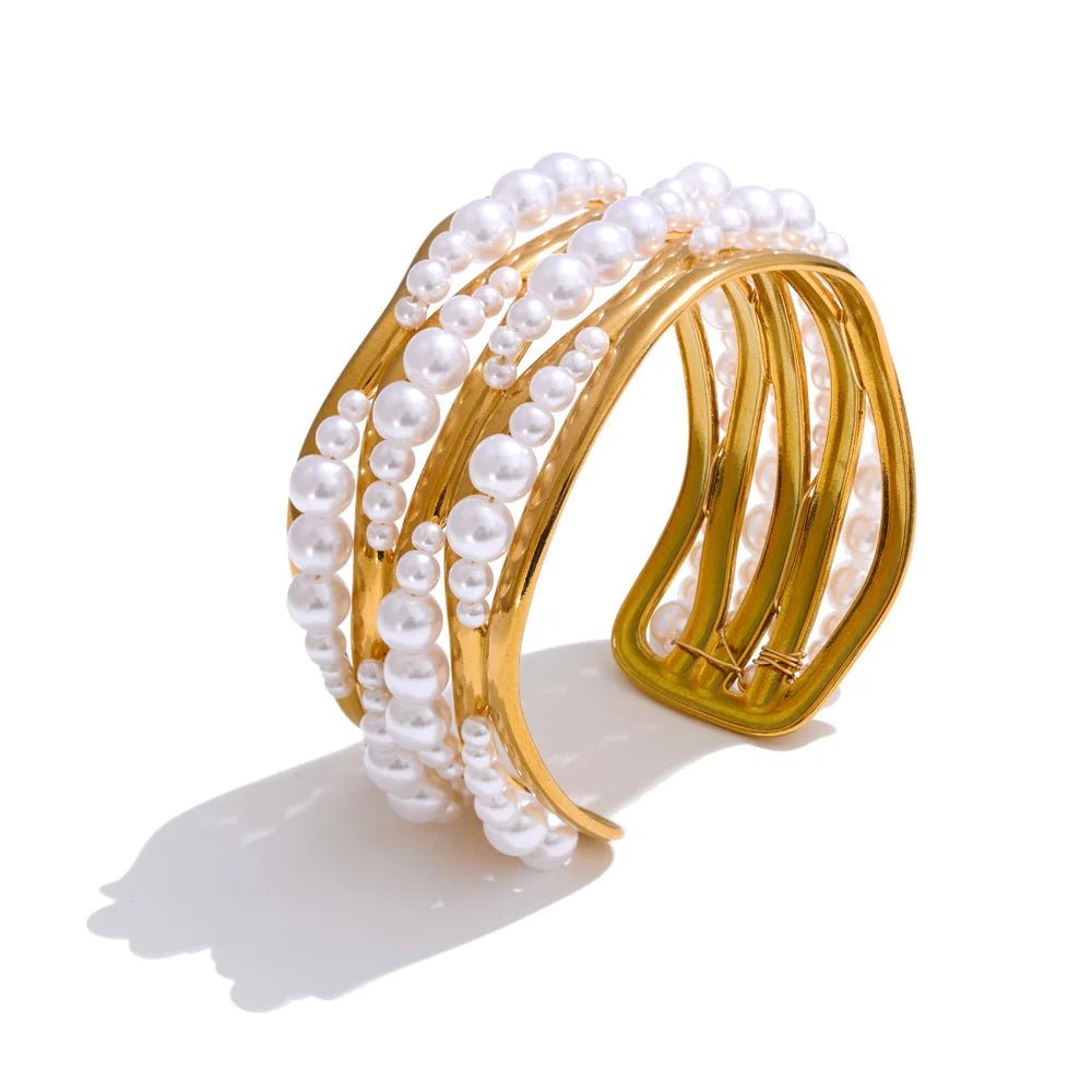 bracelet femme a la mode design epure et moderne 