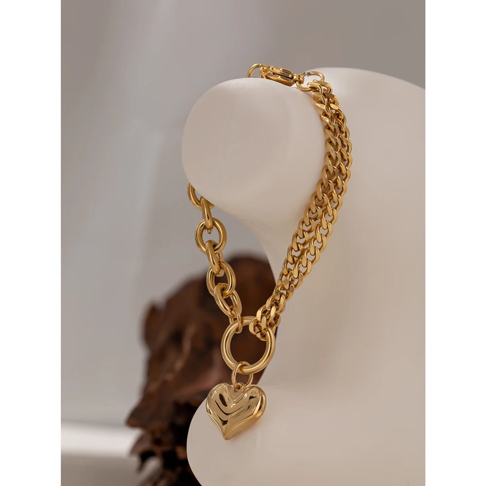 bracelet-femme-doré-amour-au-poignet