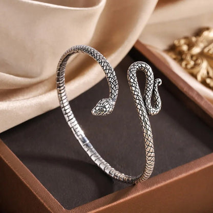 bracelet-jonc-argent-bijou-serpent-symbole-de-puissance-femme