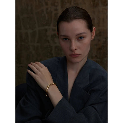 bracelet-jonc-style-minimaliste-martele-dore