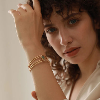 Bracelet tendance du moment - Élégance bohème avec pierre verte et éclat doré