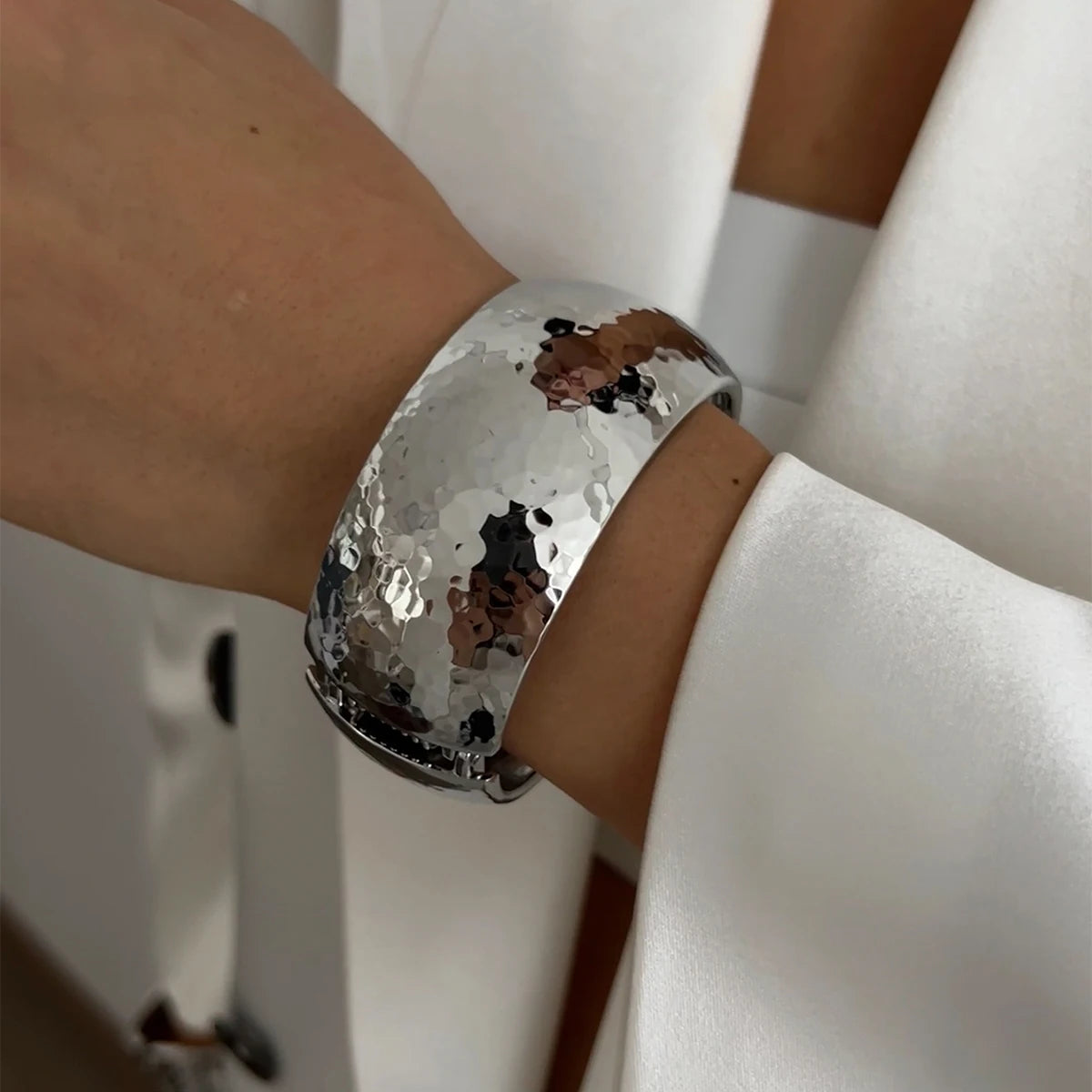 bracelet tendance 2025 couleur oargent forme rond
