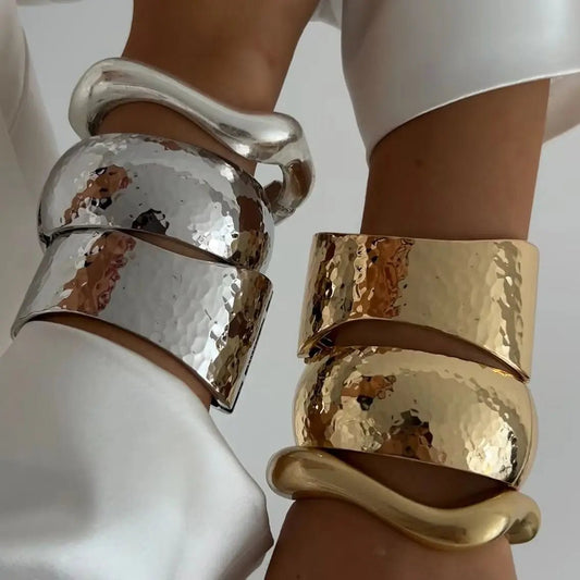 bracelet tendance 2025 en deux couleur argent et doré avec 3 formes