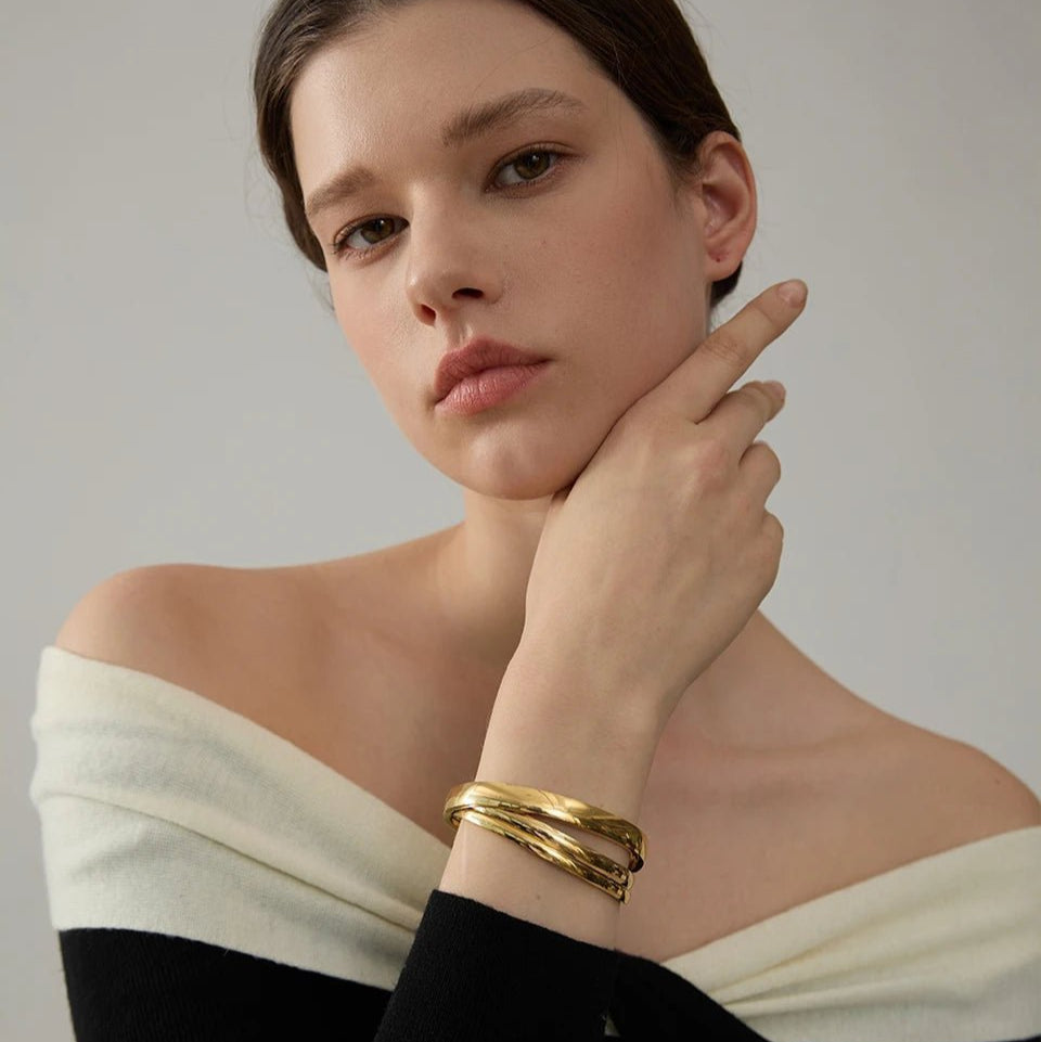 bracelet tendance du moment conçu en acier inoxydable hypoallergénique 