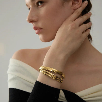 bracelet tendance du moment plaqué en or PVD parfait pour une touche lumineuse 