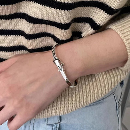jonc-argent-femme-charme-geometrique-et-vintage